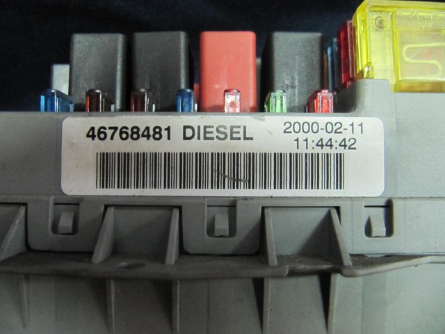 Fiat Punto II Diesel külső biztosíték tábla 46768481