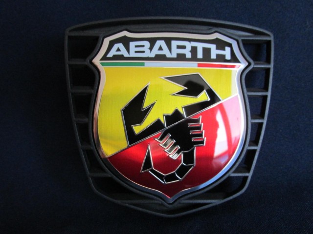  Abarth 500 2008-2017 első embléma, embléma tartóval