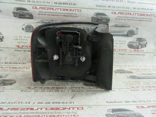 Fiat Stilo kombi 46758986 számú, jobb hátsó külső lámpa a képen látható sérüléssel