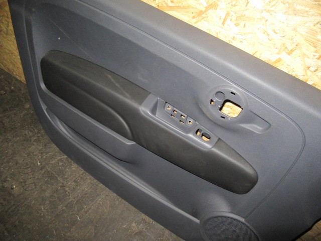 Kárpit18496 Fiat 500 fekete színű, bőr,bal első ajtókárpit