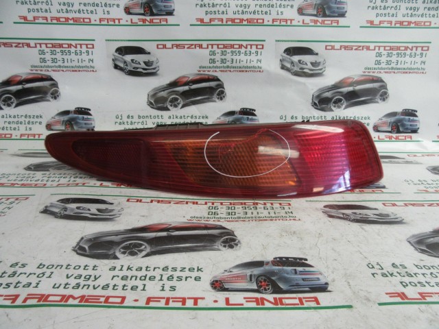 Alfa Romeo Gt bal hátsó lámpa a képen látható sérüléssel