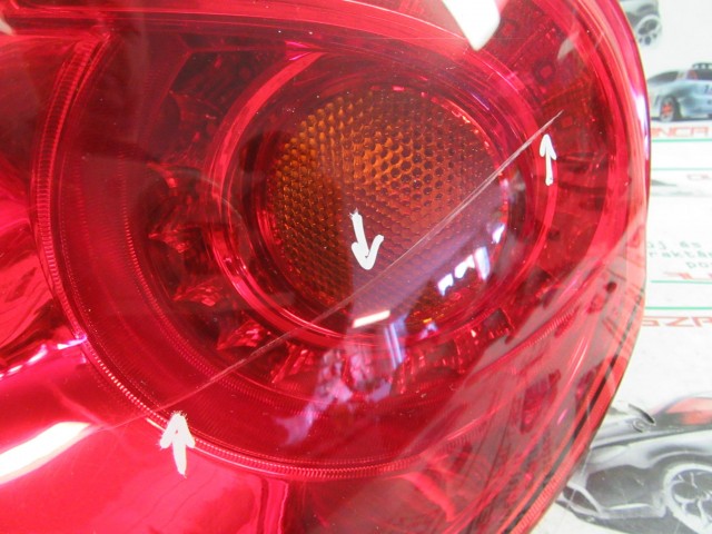 Alfa Romeo Giulietta 50513612 számú, jobb hátsó külső lámpa a képen látható sérüléssel