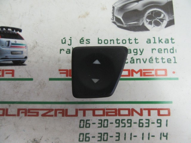 Fiat 500 jobb oldali  ablakemelő kapcsoló