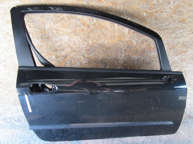 Ajtó18901 Fiat Grande Punto 3 ajtós, fekete színű, jobb oldali ajtó a képen látható sérüléssel