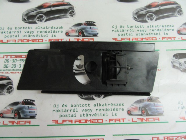 Lancia Thesis 2408410445 számú, jobb oldali B oszlop takaró