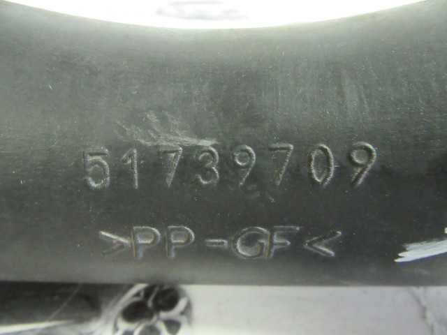 Fiat Croma 1,9 Jtd 16v, 51739709 számú levegőcső a képen látható sérüléssel