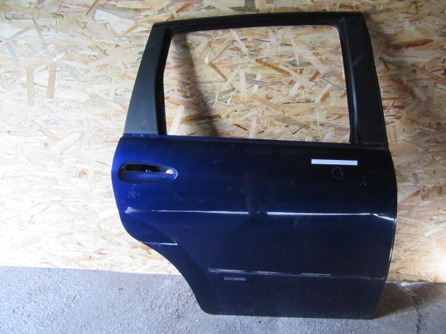 36014 Fiat Croma kék színű, jobb hátsó ajtó a képen látható sérüléssel