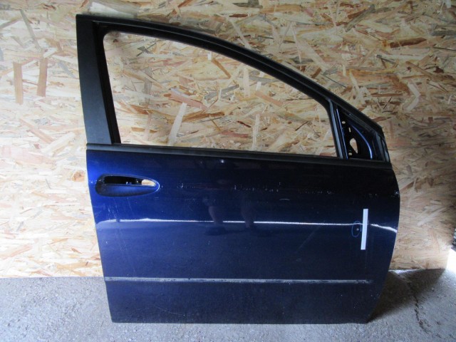 36034 Fiat Croma kék színű, jobb első ajtó a képen látható sérüléssel