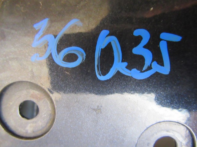 36035 Fiat Croma kék színű, jobb első ajtó a képen látható sérüléssel
