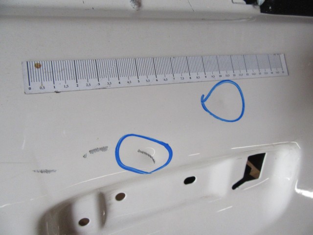 Ajtó36064 Fiat Panda II. fehér színű, bal hátsó ajtó a képen látható sérüléssel