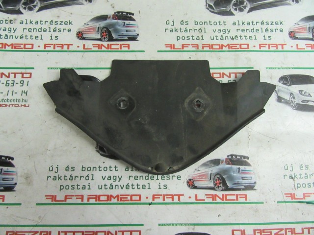 Alfa Romeo 145/146 606167100 számú, első embléma alatti műanyag
