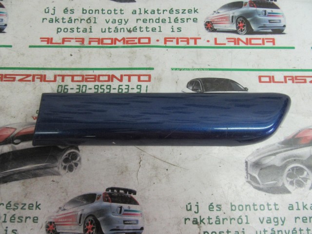 Fiat Punto II. 3 ajtós, kék színű, bal hátsó díszcsík