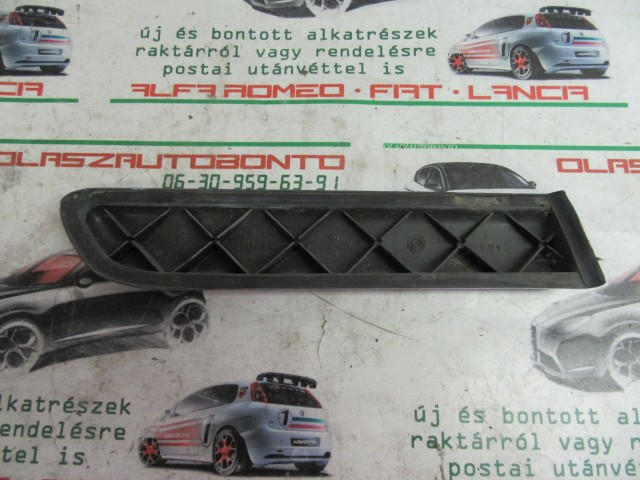 Fiat Punto II. 3 ajtós, kék színű, bal hátsó díszcsík