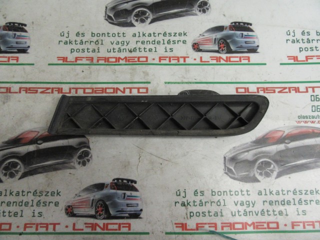 Fiat Punto II. 3 ajtós , kék színű, jobb hátsó díszcsík