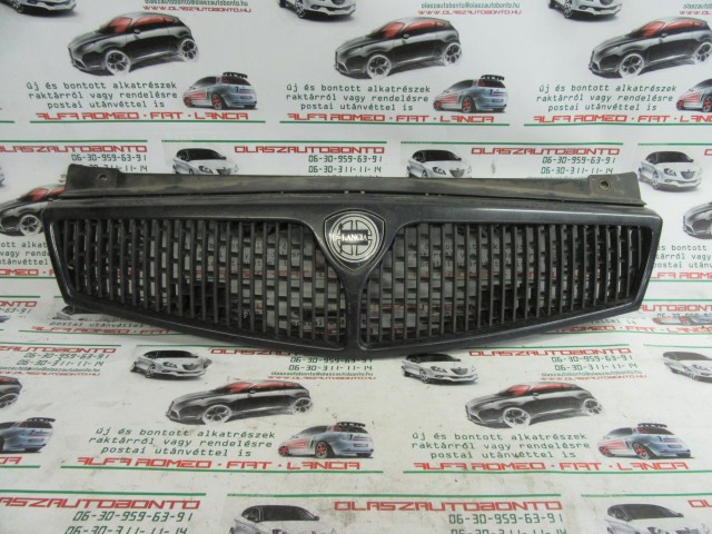 Lancia Delta 82459057 számú, fekete színű első díszrács