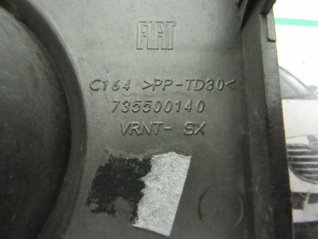 Fiat Punto Evo 73550014 számú, bal első ködlámpa keret a képen látható sérüléssel