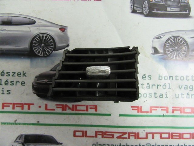 Lancia Thesis bal első ajtókárpit levegő beömlő