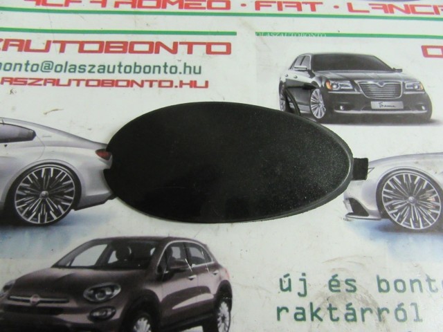 Alfa Romeo 156 FL sw , 156041262 számú, fekete színű, hátsó vonószem takaró a képen látható sérüléssel