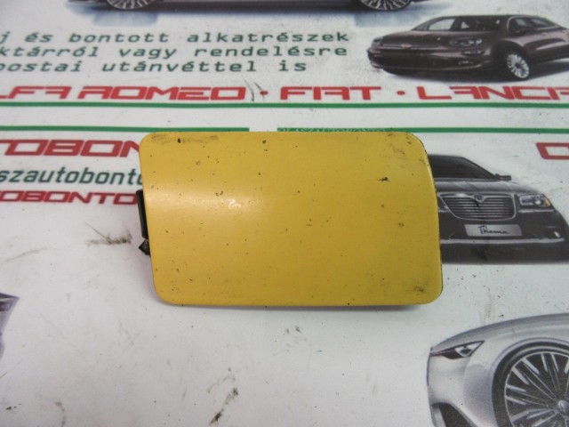 49603 Fiat Stilo 3 ajtós , sárga színű, első vonószem takaró 1821920008