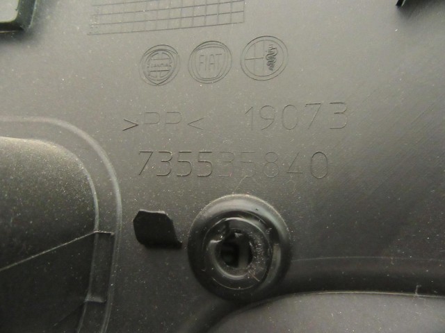 Fiat 500 Abarth 735535840 számú belső műanyag