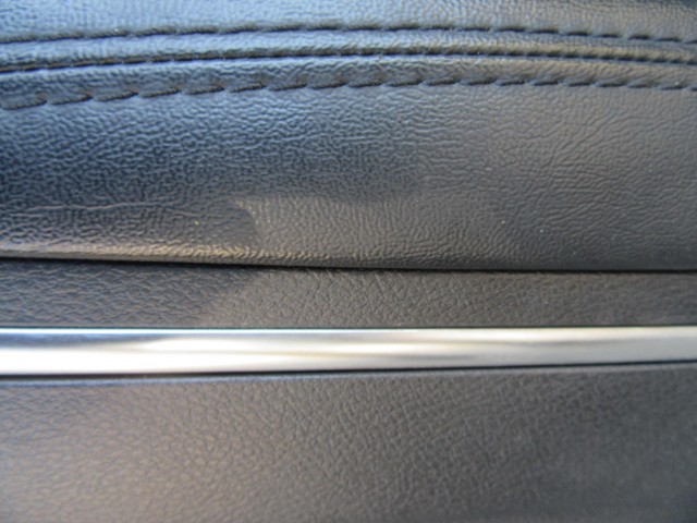  Kárpit53722 Lancia Thema fekete színű, bőr, jobb hátsó ajtókárpit