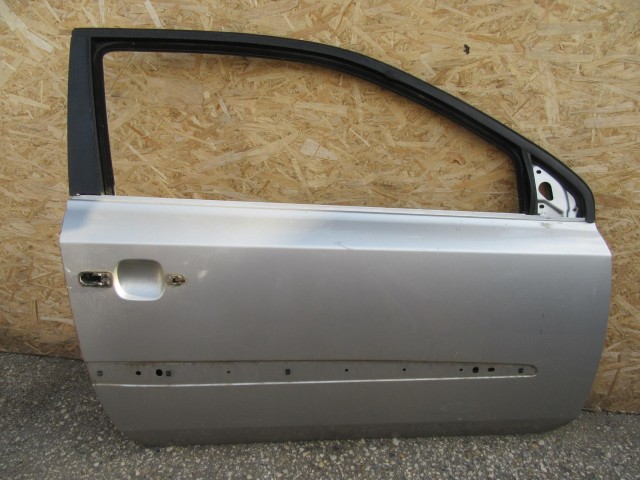 61881 Fiat Stilo 3 ajtós, ezüst színű jobb oldali ajtó