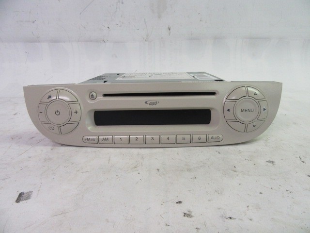 72857 Fiat 500 fehér színű cd-s rádió 735577319