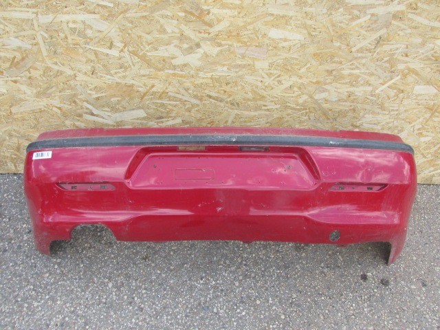 91518 Alfa Romeo 156 1997-2003 szedán piros színű hátsó lökhárító, a képen látható sérüléssel