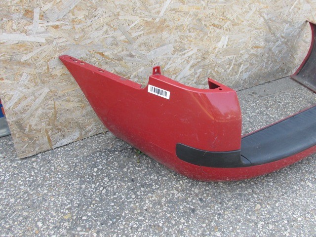 94143 Fiat Stilo kombi piros színű hátsó lökhárító
