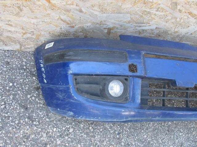 94433 Fiat Panda II. 2003-2012 kék színű első lökhárító, a képen látható sérüléssel 
