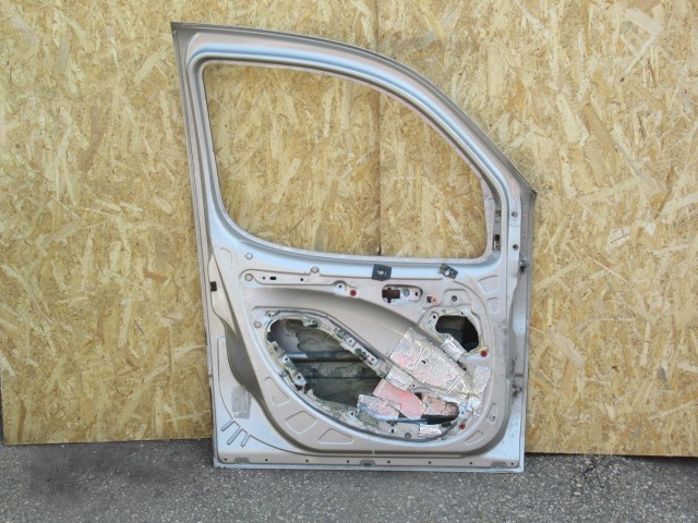 111018 Fiat Doblo I.-II. bal első ajtó, a képen látható sérüléssel 51847706