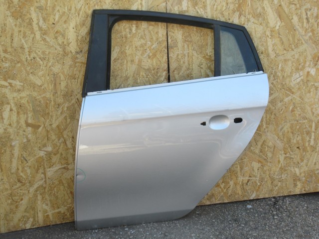 111125 Fiat Bravo 2007-2014 bal hátsó ajtó a képen látható sérüléssel 51839096