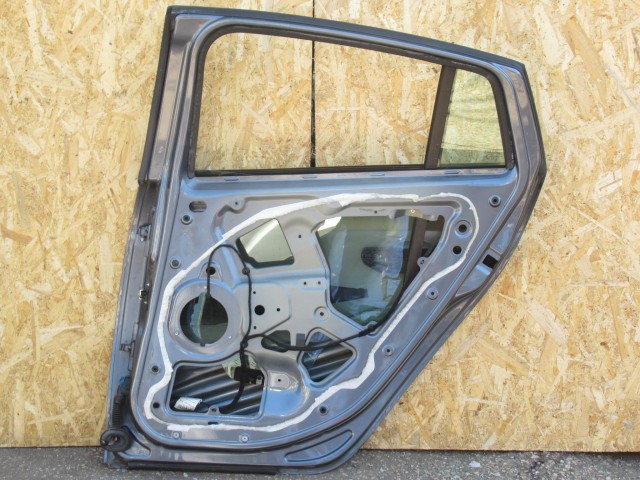 111128 Fiat Bravo 2007-2014 jobb hátsó ajtó a képen látható sérüléssel 51839095