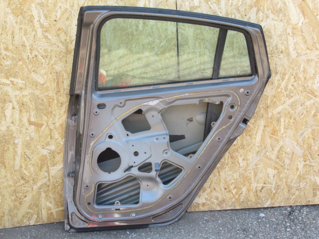 111129 Fiat Bravo 2007-2014 jobb hátsó ajtó a képen látható sérüléssel 51839095