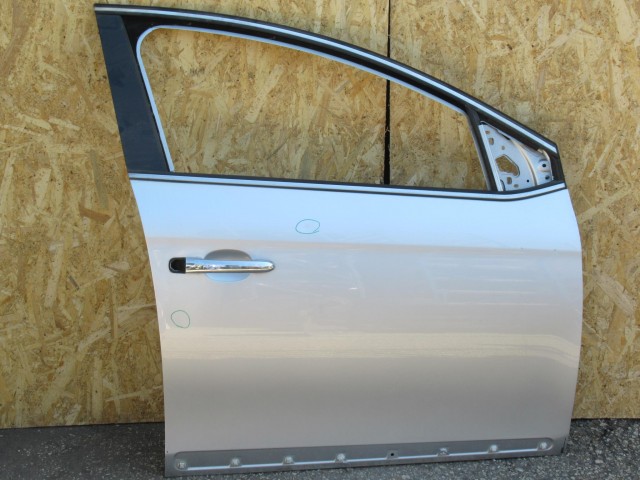 111134 Lancia Delta 2008-2014 jobb első ajtó a képen látható sérüléssel 51808840