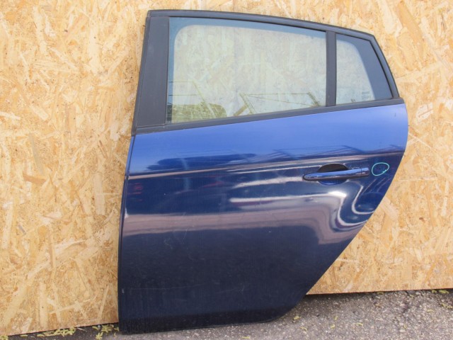 111138 Fiat Bravo bal hátsó ajtó a képen látható sérüléssel 51839096