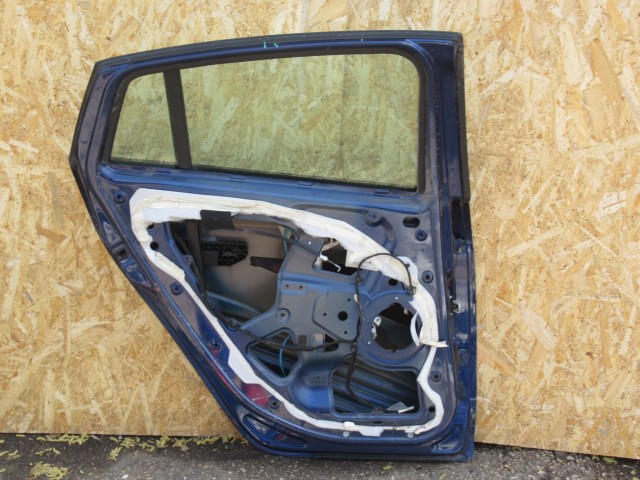 111138 Fiat Bravo bal hátsó ajtó a képen látható sérüléssel 51839096