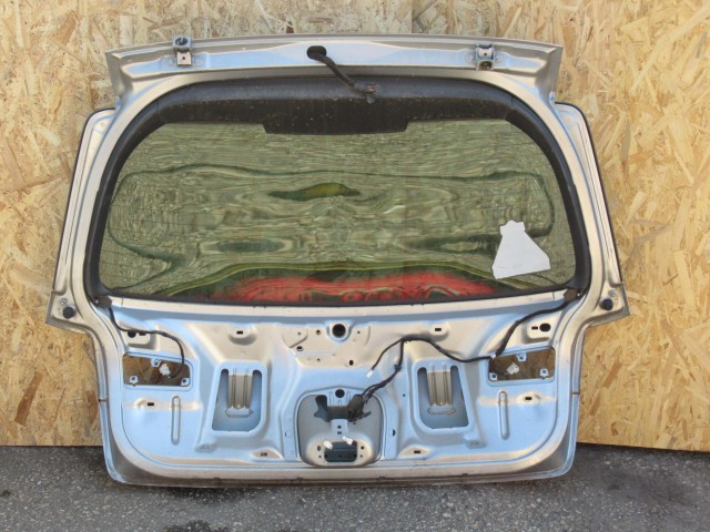 111352 Fiat Croma 2005-2010 csomagtérajtó a képen látható sérüléssel 
