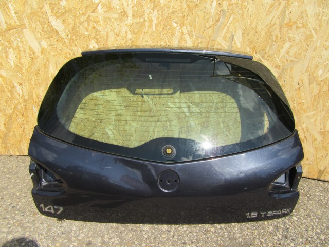 111723 Alfa Romeo 147 2000-2005 kék színű csomagtérajtó, a képen látható sérüléssel 46822705