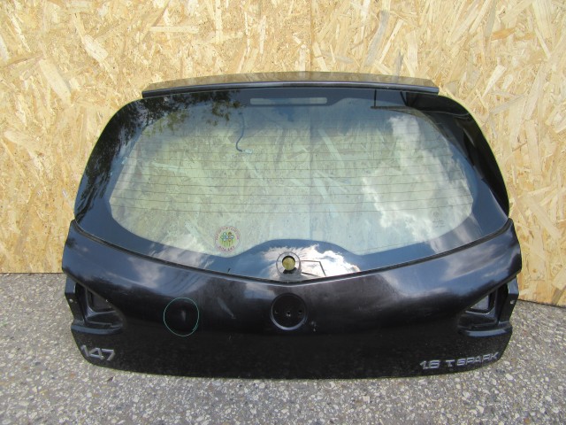 111736 Alfa Romeo 147 2000-2005 fekete színű csomagtérajtó, a képen látható sérüléssel 46822705