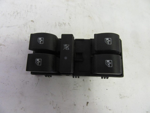 Fiat Doblo III. 735498680 számú, bal első ablakemelő kapcsoló 4x
