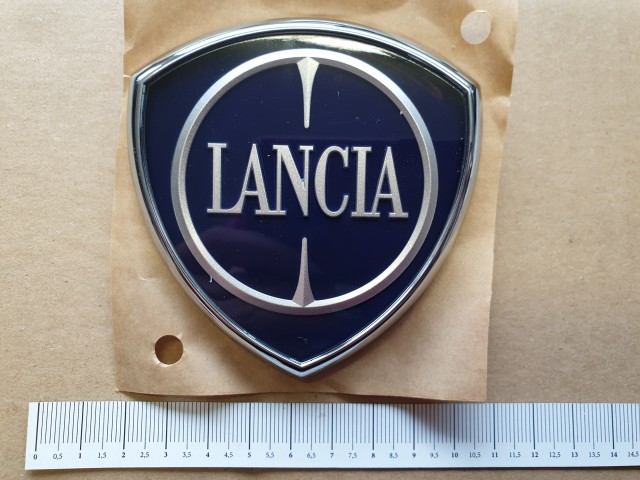 Lancia Phedra gyári új első embléma 1401076963