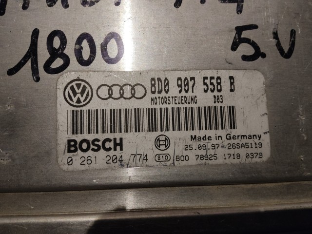 Audi A4 , Volkswagen Passat 1,8 benzin motorvezérlő 0261204774 , 8D0907558B