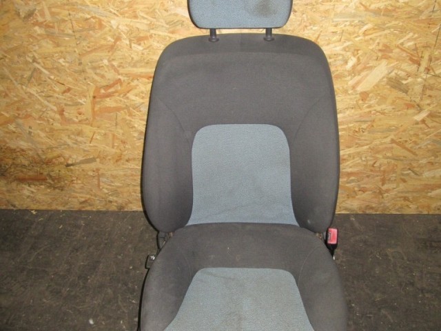Ülés18375 Fiat Doblo II. fekete és szürke színű, szövet, jobb első ülés