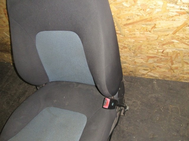 Ülés18375 Fiat Doblo II. fekete és szürke színű, szövet, jobb első ülés