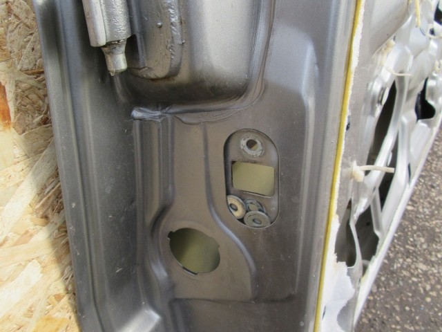 52056 Alfa Romeo Gt szürke színű, jobb oldali ajtó a képen látható sérüléssel