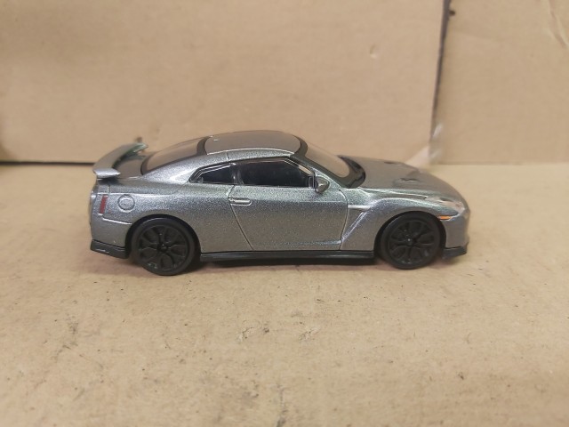 Nissan GT-R Modell autó Sötét szűrke színű modell autó 1:43 méretarányú, Bburago