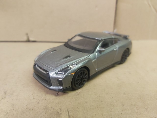 Nissan GT-R Modell autó Sötét szűrke színű modell autó 1:43 méretarányú, Bburago