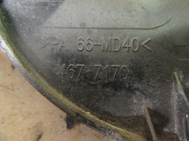 56720 Alfa Romeo 147 fekete tankajtó 46737170