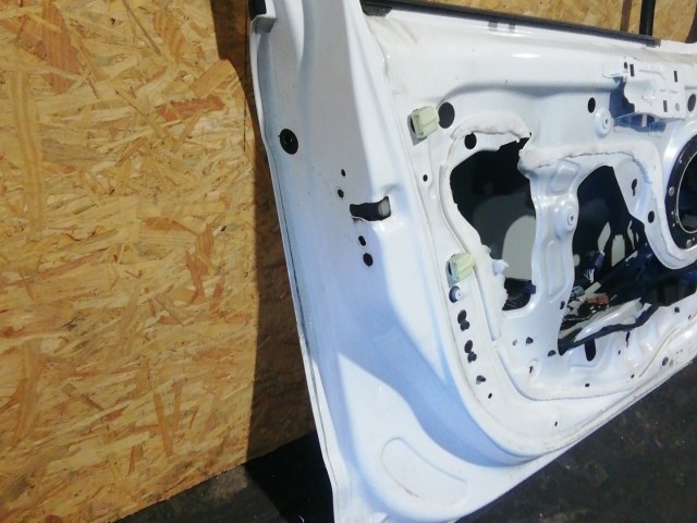 153958 Citroen C3 2008-2016 bal első  fehér színű ajtó, a képen látható sérüléssel